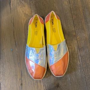 Toms women’s shoes new